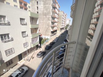 Kızıltepe Merkezde Sezer Market Arkası 2.kat Satılık 3+1 Geniş Daire