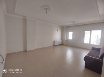 Kızıltepe Merkezde Sezer Market Arkası 2.kat Satılık 3+1 Geniş Daire